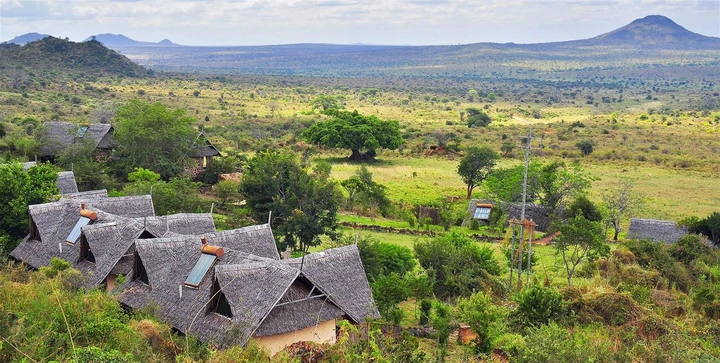 Find yourself amidst the breathtakingly beautiful surroundings of Kenya