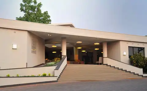 Cresta Sprayview Hotel