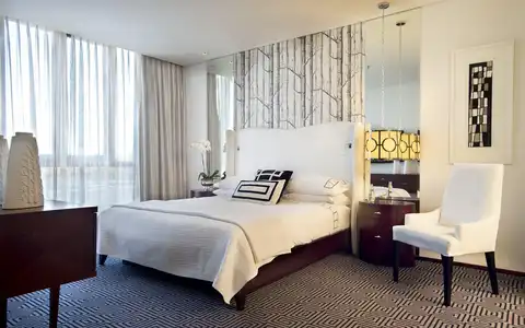 DaVinci Hotel & Suites on Nelson Mandela Square