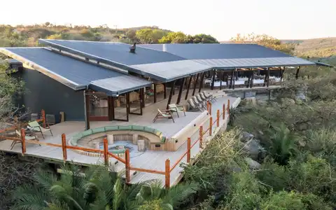 Rhino Ridge Safari Lodge