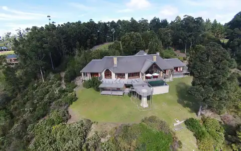  Tamodi Guest Lodge & Stables